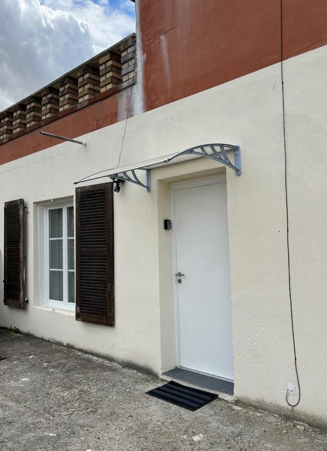 Superbe Appartement Au Bord Du Canal De St Quentin Saint-Quentin  Exterior photo